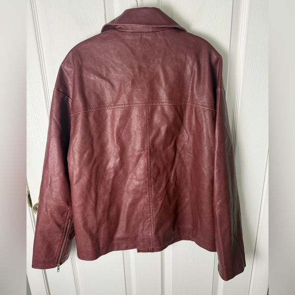 Princess Polly Napoleon Faux Leather Jacket in Burgundy 4 - Picture 5 of 10